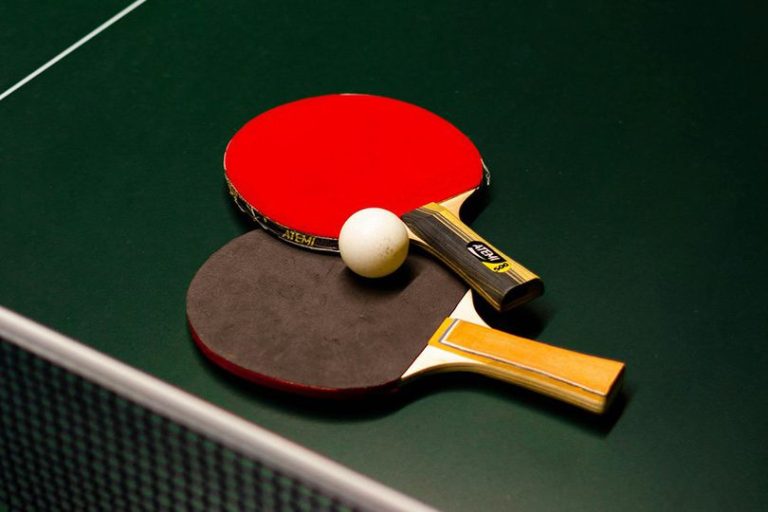Bet dalam olahraga tenis meja/pingpong (c) Photo by Jenny K. on Pexels