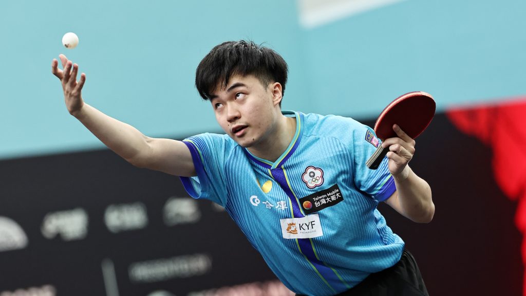 Pelajari 11 strategi kunci untuk bermain tenis meja layaknya atlet profesional.