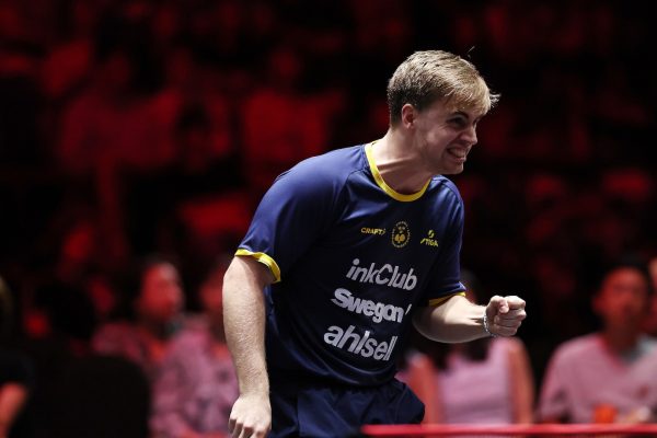 Moregard selamat dari comeback Chen Yuanyu dan melaju ke semifinal Singapore Smash 2026, Sun Yingsha kembali dominan.