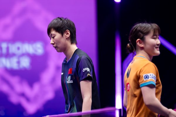 Satsuki Odo membuat kejutan besar dengan mengalahkan Wang Manyu 3-0 pada babak 32 besar WTT Champions Chongqing 2026.