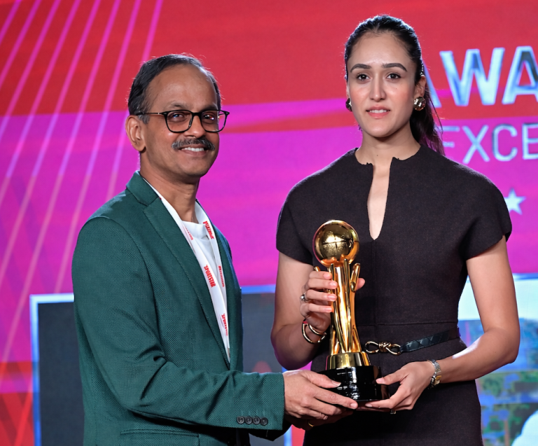 Manika Batra terima Award of Excellence di Sportstar Aces Awards 2026 atas dedikasi dan pengaruhnya di tenis meja. Peraih peringkat 24 dunia.