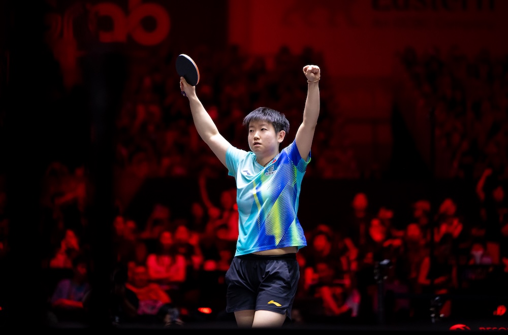 Sun Yingsha juara Singapore Smash 2026 usai kalahkan Wang Manyu dan raih gelar Grand Smash kelima dalam kariernya.