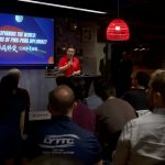 Chen Li, Konsul Jenderal Tiongkok di New York, berbicara dalam acara peringatan HUT ke-55 Diplomasi Ping-pong Tiongkok-AS di SPIN New York Flatiron pada hari Jumat