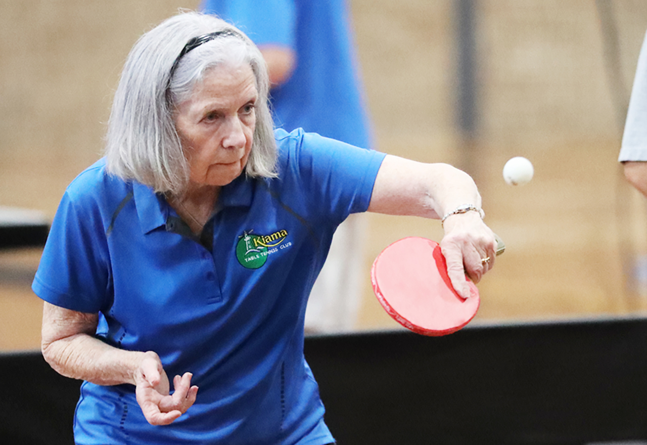 Joylene Morgan (70+) raih perunggu Kejuaraan Tenis Meja Veteran Australia. Kalahkan dua juara nasional, perjalanan karier 34 tahun.
